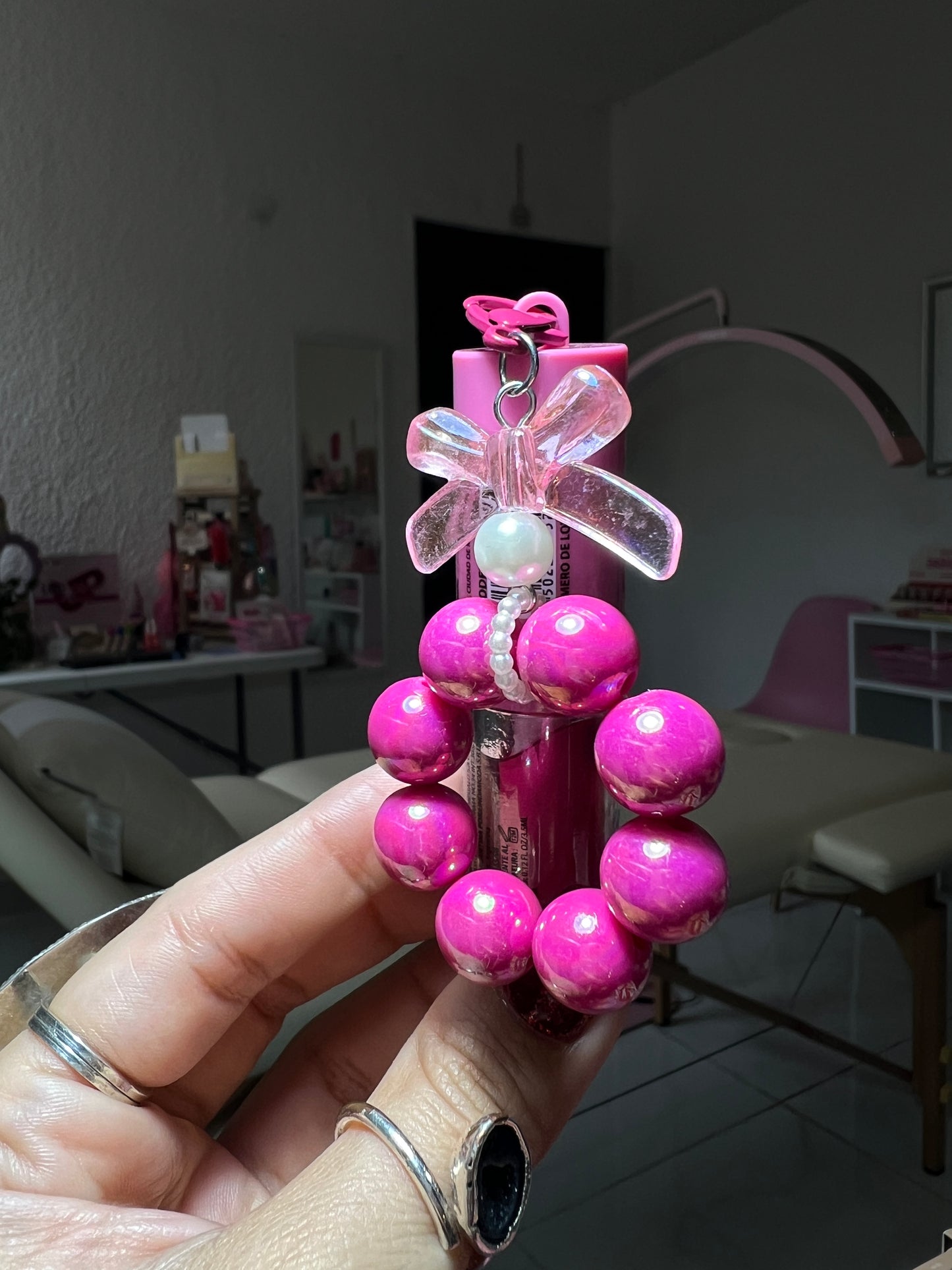 Saniye Lip Serum con Protector Solar SPF 30+ Llavero Rosa con Moño