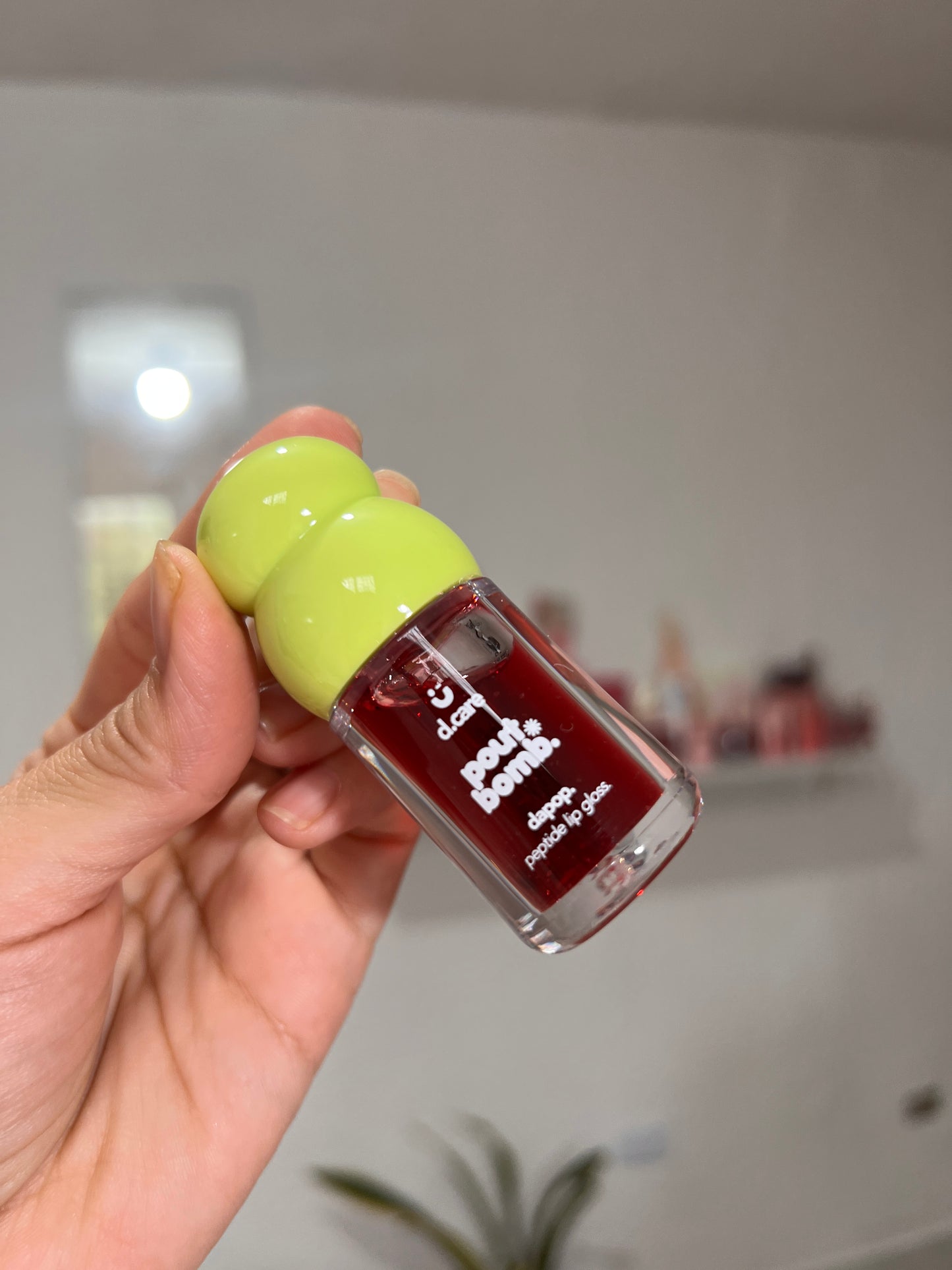 Dapop D ü Care  Pout Bomb Lip Gloss con Peptidos Tono Kpop 01